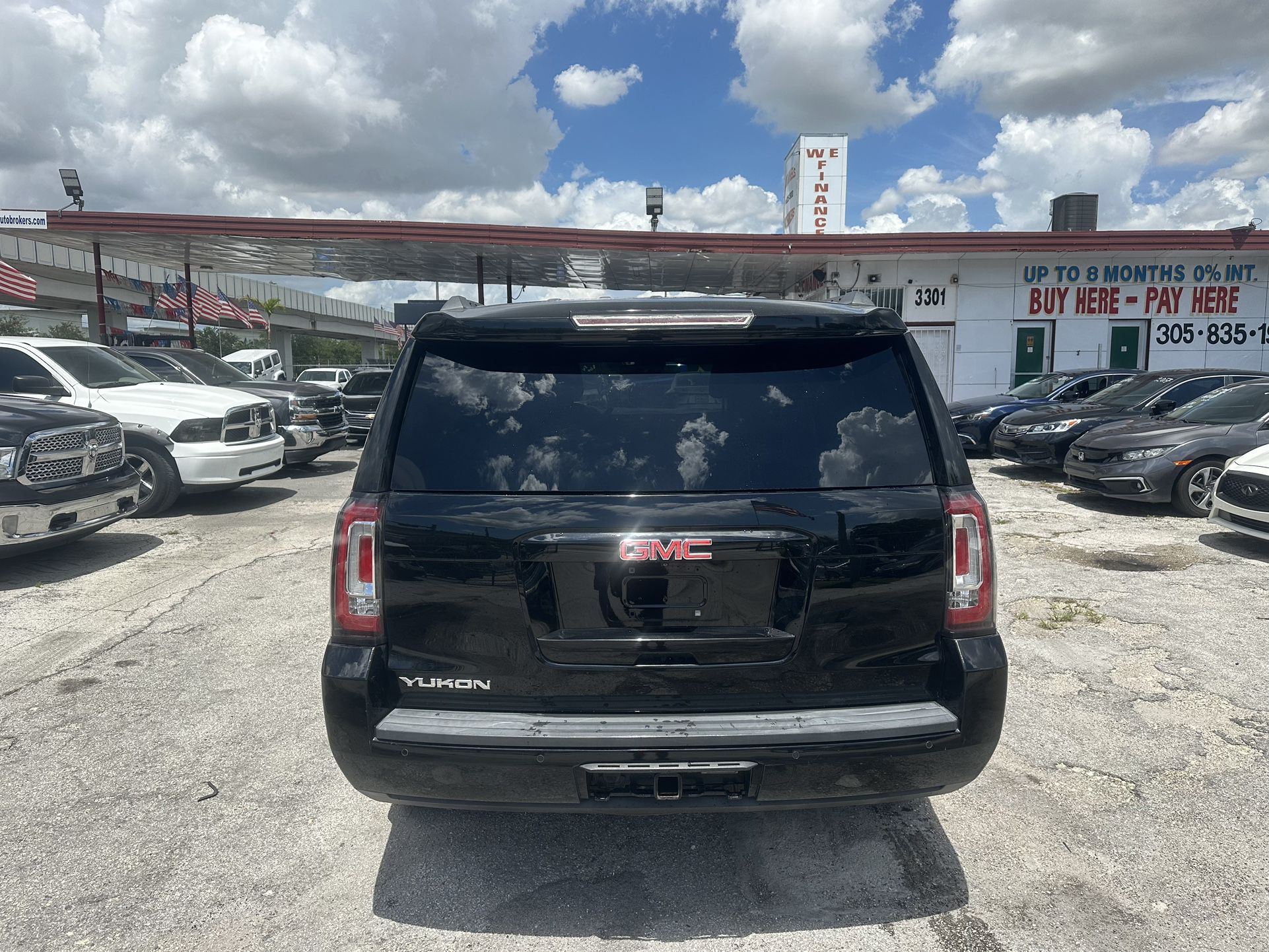 used 2016 gmc yukon - back view